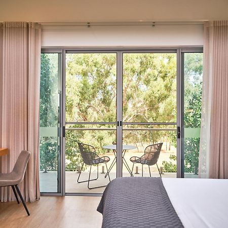Maya Maya At Mandoon Estate West Swan Exterior photo A room at the hotel