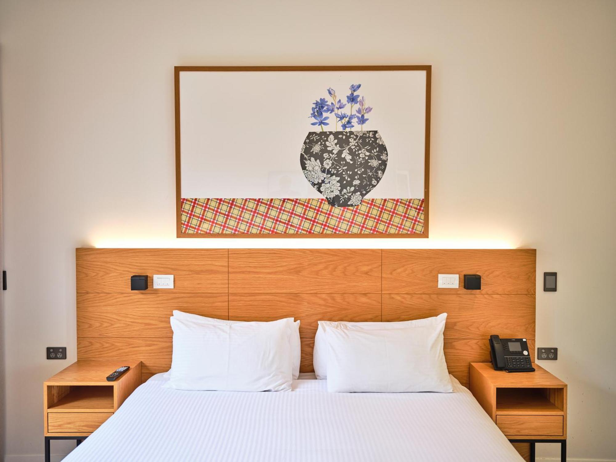 Maya Maya At Mandoon Estate West Swan Exterior photo A room at the hotel