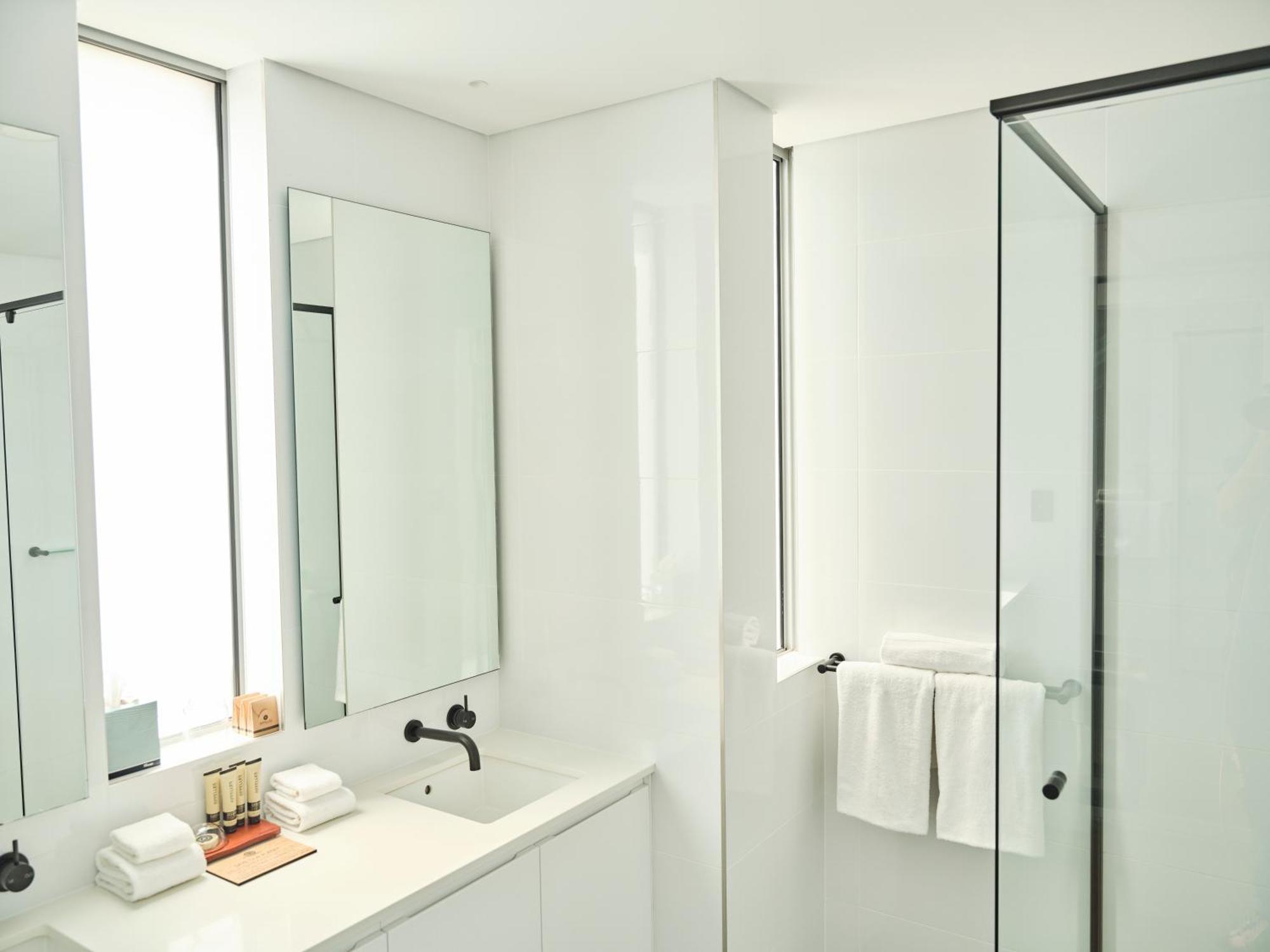 Maya Maya At Mandoon Estate West Swan Exterior photo A bathroom in a hotel