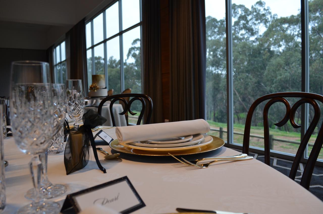 Maya Maya At Mandoon Estate West Swan Exterior photo The restaurant at the clubhouse