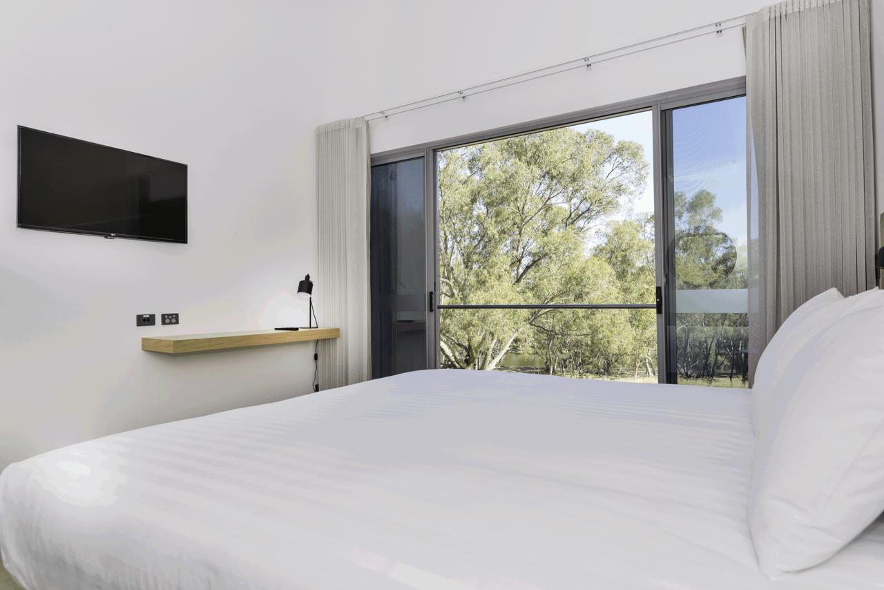 Maya Maya At Mandoon Estate West Swan Exterior photo A bedroom at the hotel