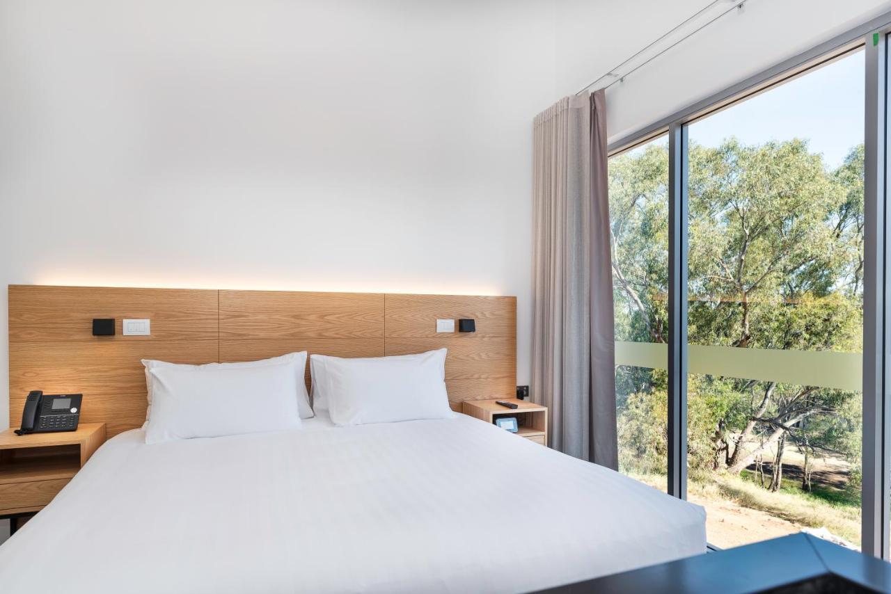 Maya Maya At Mandoon Estate West Swan Exterior photo A room at the hotel