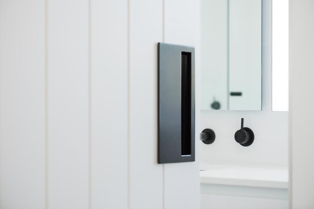 Maya Maya At Mandoon Estate West Swan Exterior photo A concealed handle